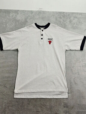 Dynasty Vintage  Chicago Bulls Henley White & Black Size L